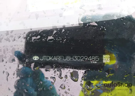 2017 Toyota Prius Four z USA, uszkodzony, nr VIN JTDKARFU8H3029485